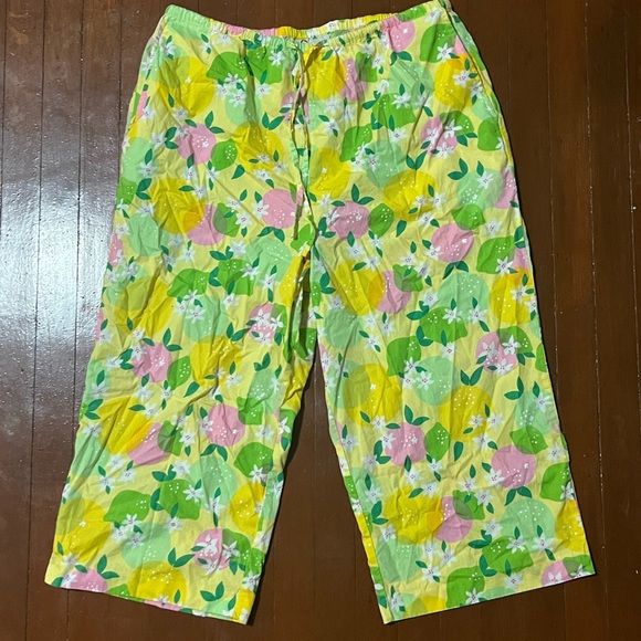 Lilly Pulitzer Flower and Fruit Capri Pants - Picture 1 of 9